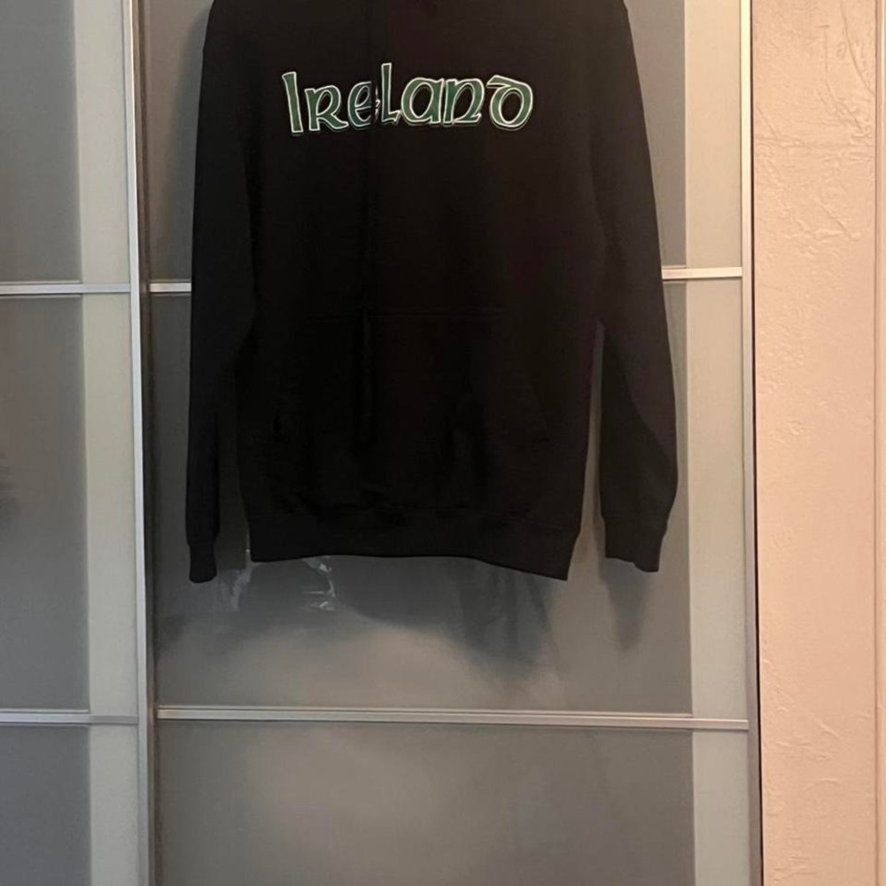 Ireland Souvenir Hoodie Black Green‎ Embroidered Graphic Sweatshirt Mens Small